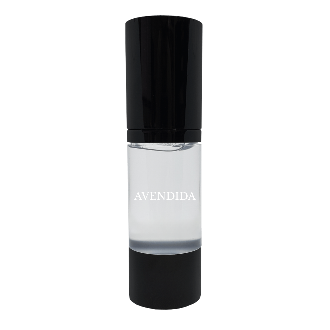 Clear bottle with black cap and 'AVENDIDA' branding on a white background